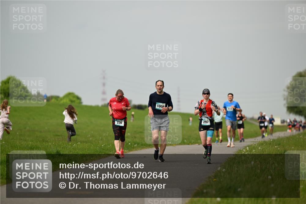10.05.2026 - 8. Wedeler Halbmarathon Dr. Thomas Lammeyer http://msf.ph/oto/9702646 10.05.2026 11:48:13 Laufen 236, 1008, 297, 513 meine-sportfotos.de