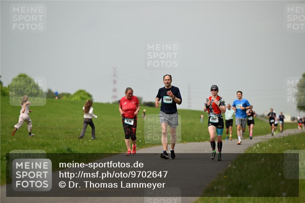 10.05.2026 - 8. Wedeler Halbmarathon Dr. Thomas Lammeyer http://msf.ph/oto/9702647 10.05.2026 11:48:13 Laufen 236, 1008, 297, 513 meine-sportfotos.de