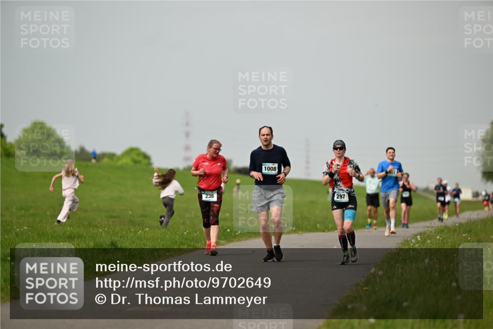 10.05.2026 - 8. Wedeler Halbmarathon Dr. Thomas Lammeyer http://msf.ph/oto/9702649 10.05.2026 11:48:13 Laufen 236, 1008, 297 meine-sportfotos.de