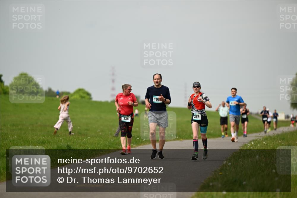 10.05.2026 - 8. Wedeler Halbmarathon Dr. Thomas Lammeyer http://msf.ph/oto/9702652 10.05.2026 11:48:14 Laufen 236, 100, 297 meine-sportfotos.de