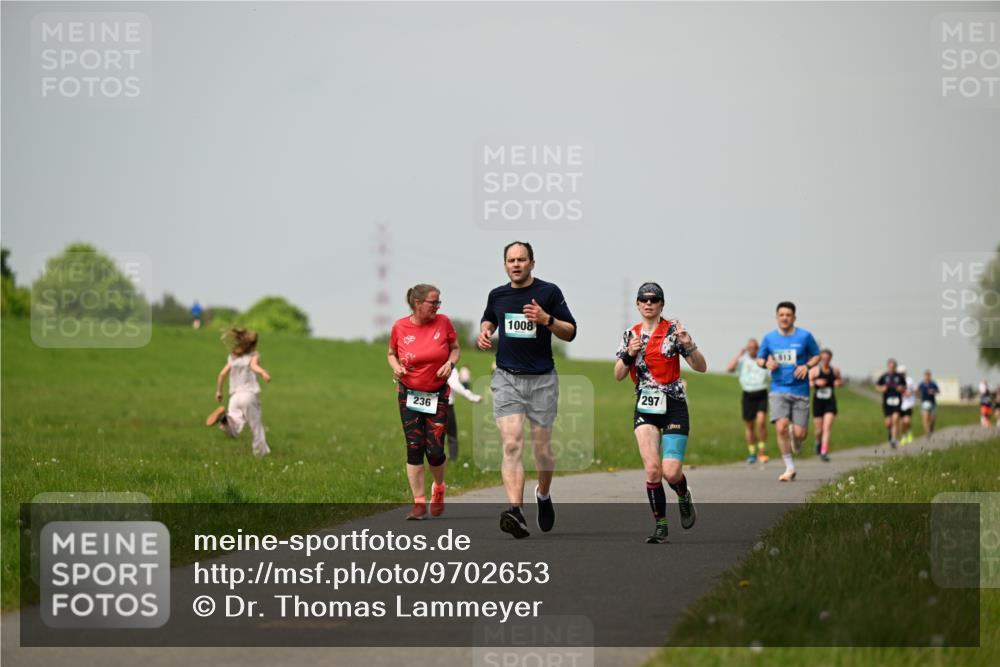 10.05.2026 - 8. Wedeler Halbmarathon Dr. Thomas Lammeyer http://msf.ph/oto/9702653 10.05.2026 11:48:14 Laufen 236, 1008, 297, 513 meine-sportfotos.de