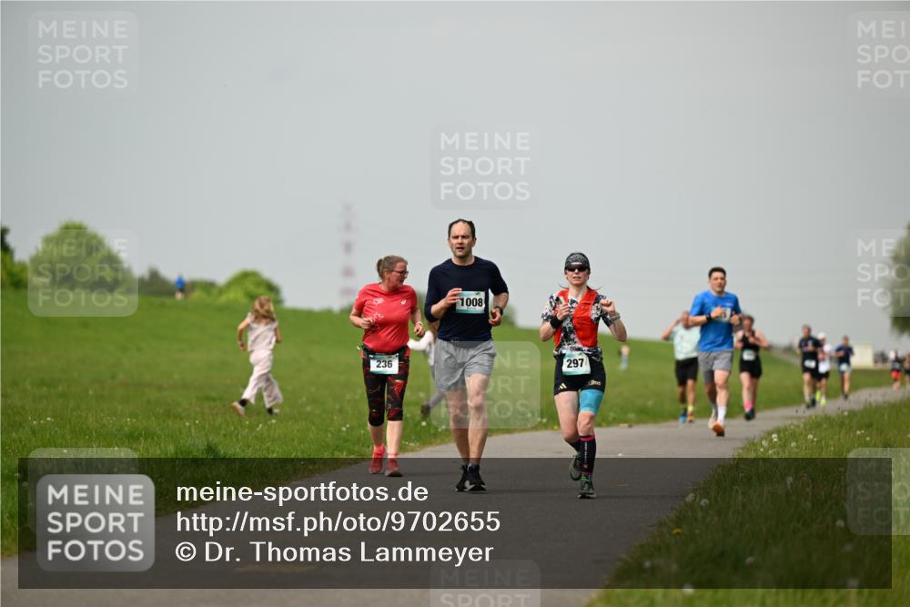 10.05.2026 - 8. Wedeler Halbmarathon Dr. Thomas Lammeyer http://msf.ph/oto/9702655 10.05.2026 11:48:14 Laufen 236, 1008, 297 meine-sportfotos.de