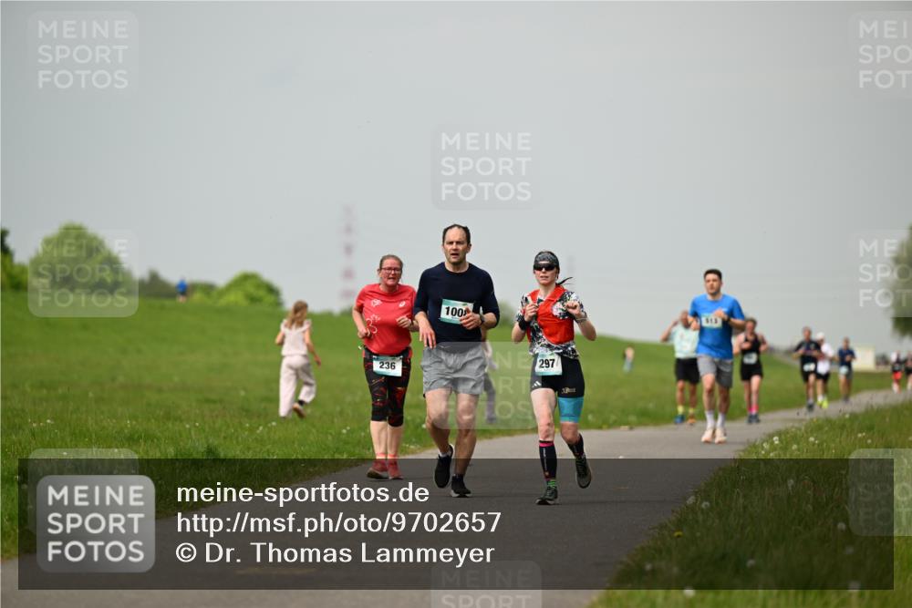 10.05.2026 - 8. Wedeler Halbmarathon Dr. Thomas Lammeyer http://msf.ph/oto/9702657 10.05.2026 11:48:14 Laufen 236, 100, 297, 513 meine-sportfotos.de