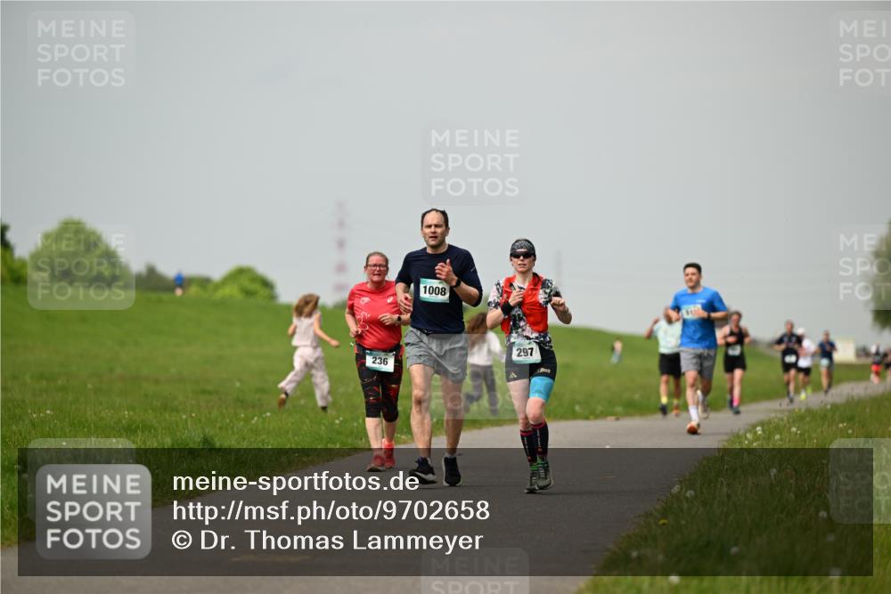 10.05.2026 - 8. Wedeler Halbmarathon Dr. Thomas Lammeyer http://msf.ph/oto/9702658 10.05.2026 11:48:14 Laufen 236, 1008, 297 meine-sportfotos.de