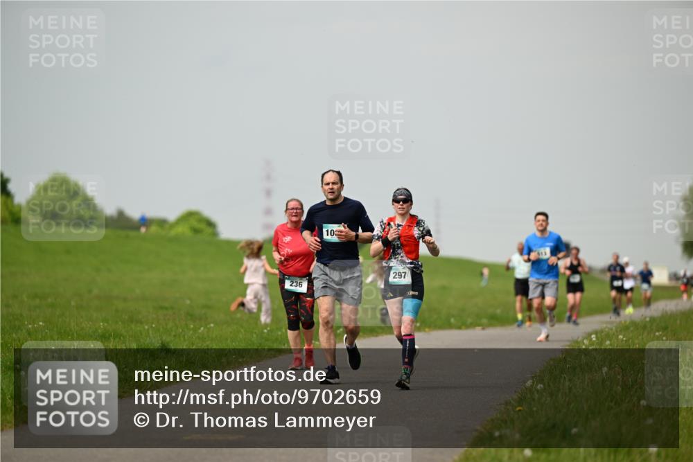 10.05.2026 - 8. Wedeler Halbmarathon Dr. Thomas Lammeyer http://msf.ph/oto/9702659 10.05.2026 11:48:15 Laufen 236, 103, 297 meine-sportfotos.de