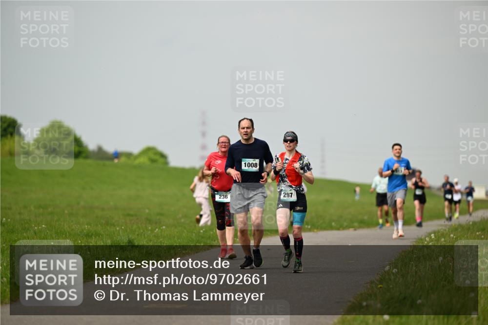 10.05.2026 - 8. Wedeler Halbmarathon Dr. Thomas Lammeyer http://msf.ph/oto/9702661 10.05.2026 11:48:15 Laufen 236, 1008, 297 meine-sportfotos.de