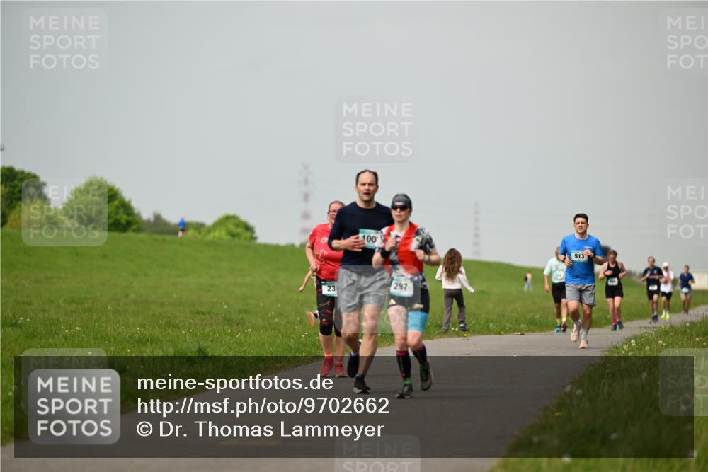 10.05.2026 - 8. Wedeler Halbmarathon Dr. Thomas Lammeyer http://msf.ph/oto/9702662 10.05.2026 11:48:15 Laufen 100, 297, 513 meine-sportfotos.de