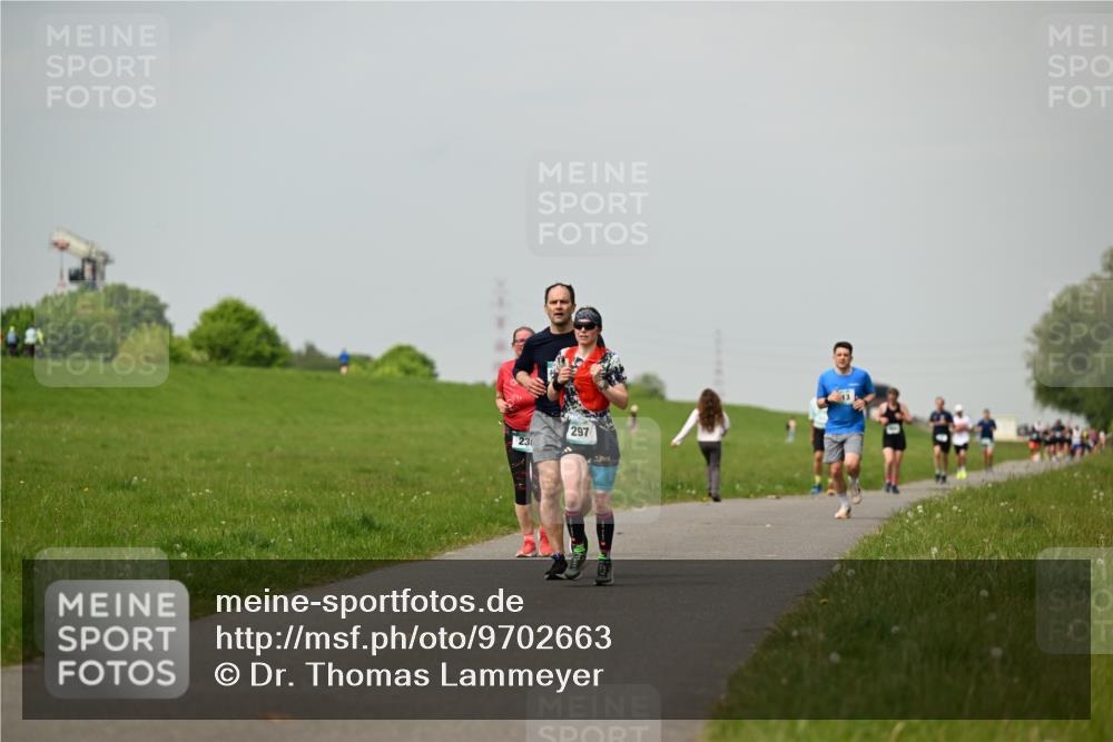 10.05.2026 - 8. Wedeler Halbmarathon Dr. Thomas Lammeyer http://msf.ph/oto/9702663 10.05.2026 11:48:15 Laufen 297 meine-sportfotos.de