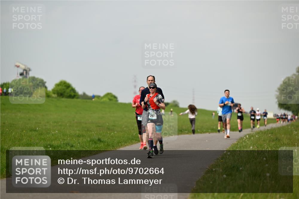 10.05.2026 - 8. Wedeler Halbmarathon Dr. Thomas Lammeyer http://msf.ph/oto/9702664 10.05.2026 11:48:16 Laufen 297 meine-sportfotos.de