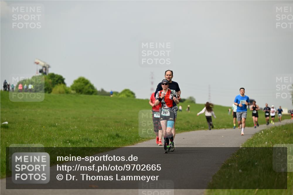10.05.2026 - 8. Wedeler Halbmarathon Dr. Thomas Lammeyer http://msf.ph/oto/9702665 10.05.2026 11:48:16 Laufen 236, 297 meine-sportfotos.de