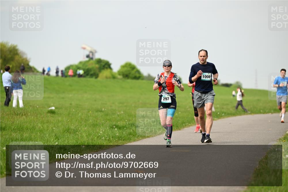 10.05.2026 - 8. Wedeler Halbmarathon Dr. Thomas Lammeyer http://msf.ph/oto/9702669 10.05.2026 11:48:17 Laufen 297, 1008 meine-sportfotos.de