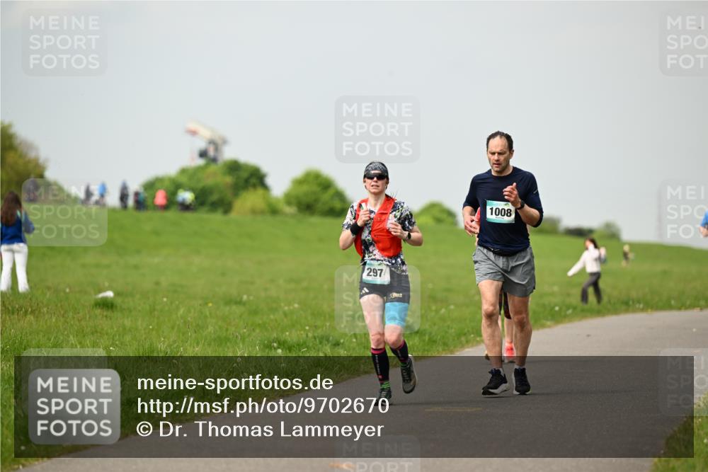 10.05.2026 - 8. Wedeler Halbmarathon Dr. Thomas Lammeyer http://msf.ph/oto/9702670 10.05.2026 11:48:17 Laufen 297, 1008 meine-sportfotos.de