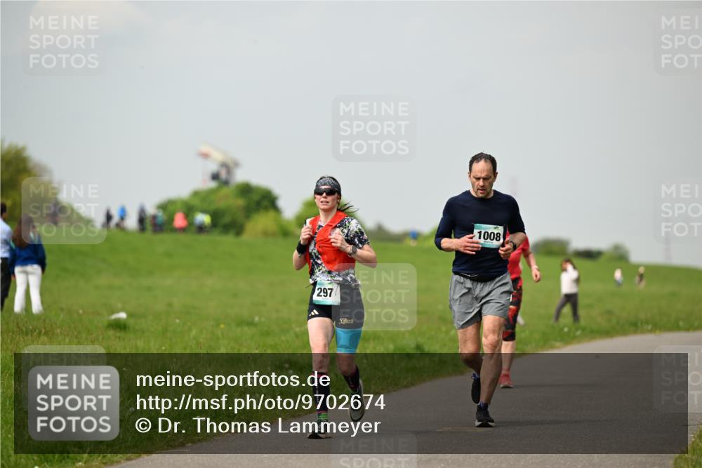 10.05.2026 - 8. Wedeler Halbmarathon Dr. Thomas Lammeyer http://msf.ph/oto/9702674 10.05.2026 11:48:18 Laufen 297, 1008 meine-sportfotos.de