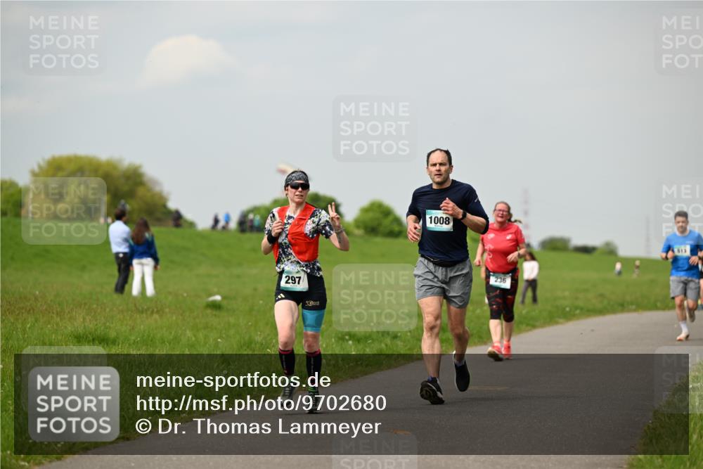 10.05.2026 - 8. Wedeler Halbmarathon Dr. Thomas Lammeyer http://msf.ph/oto/9702680 10.05.2026 11:48:19 Laufen 297, 1008, 236, 513 meine-sportfotos.de