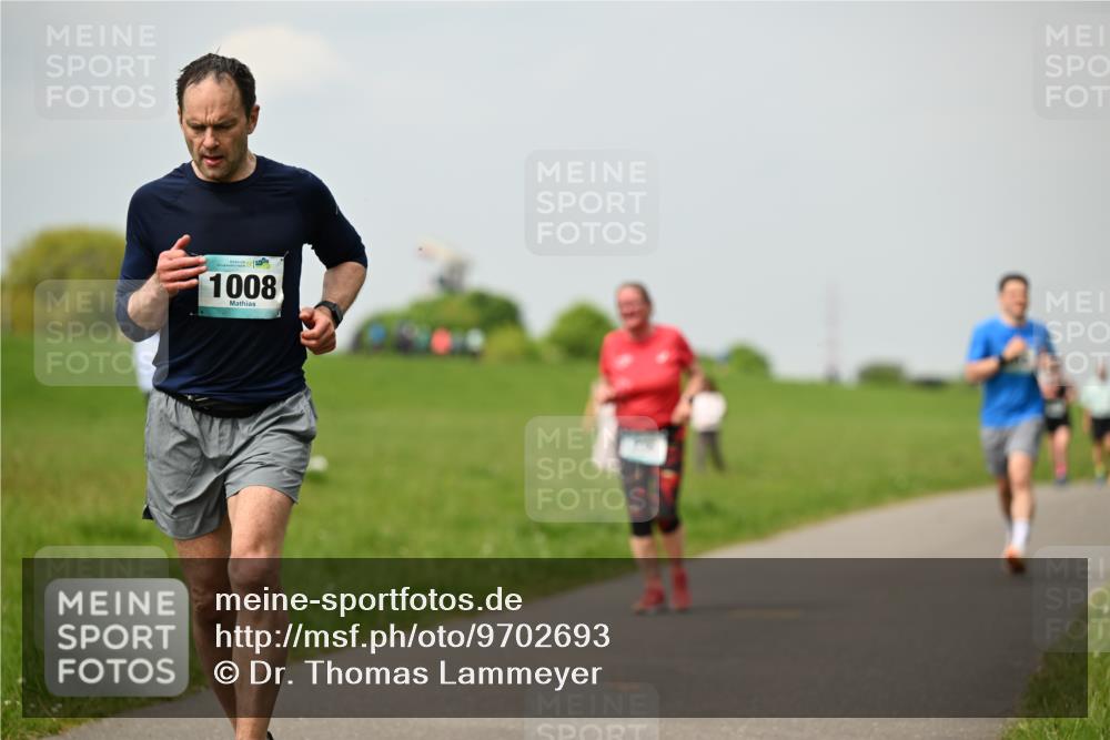 10.05.2026 - 8. Wedeler Halbmarathon Dr. Thomas Lammeyer http://msf.ph/oto/9702693 10.05.2026 11:48:22 Laufen 1008 meine-sportfotos.de