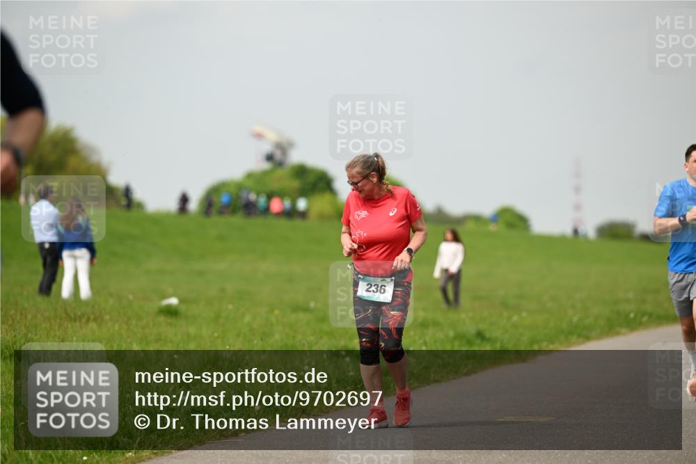 10.05.2026 - 8. Wedeler Halbmarathon Dr. Thomas Lammeyer http://msf.ph/oto/9702697 10.05.2026 11:48:23 Laufen 236 meine-sportfotos.de