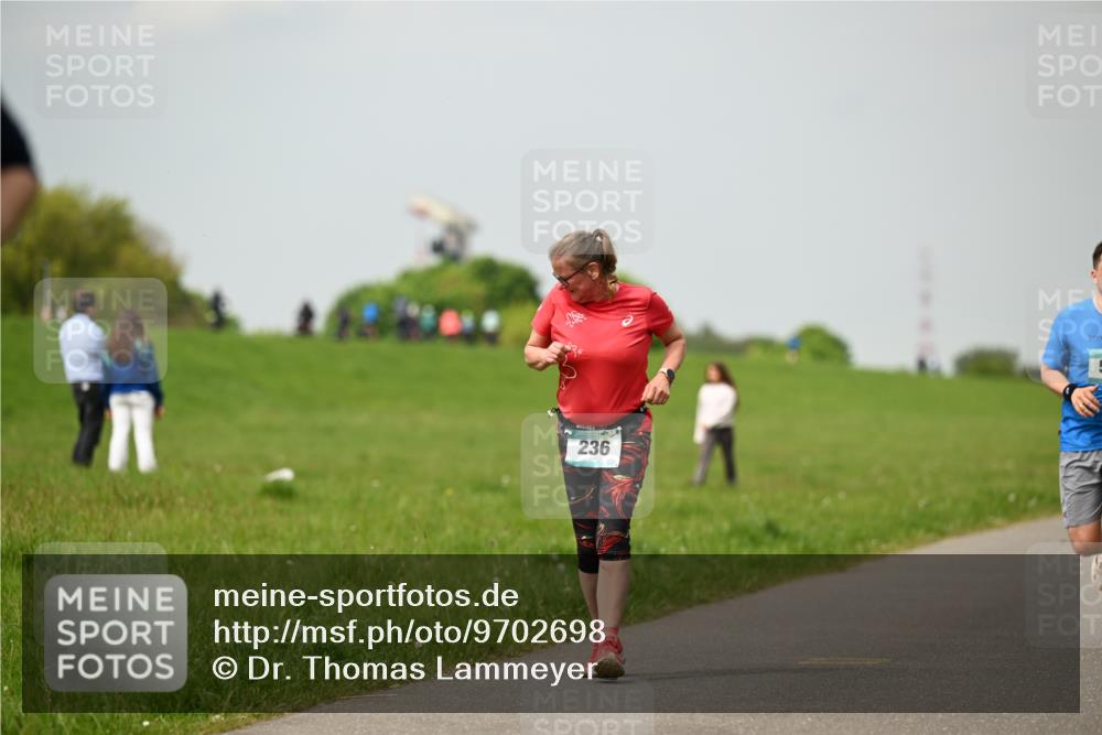 10.05.2026 - 8. Wedeler Halbmarathon Dr. Thomas Lammeyer http://msf.ph/oto/9702698 10.05.2026 11:48:23 Laufen 236 meine-sportfotos.de