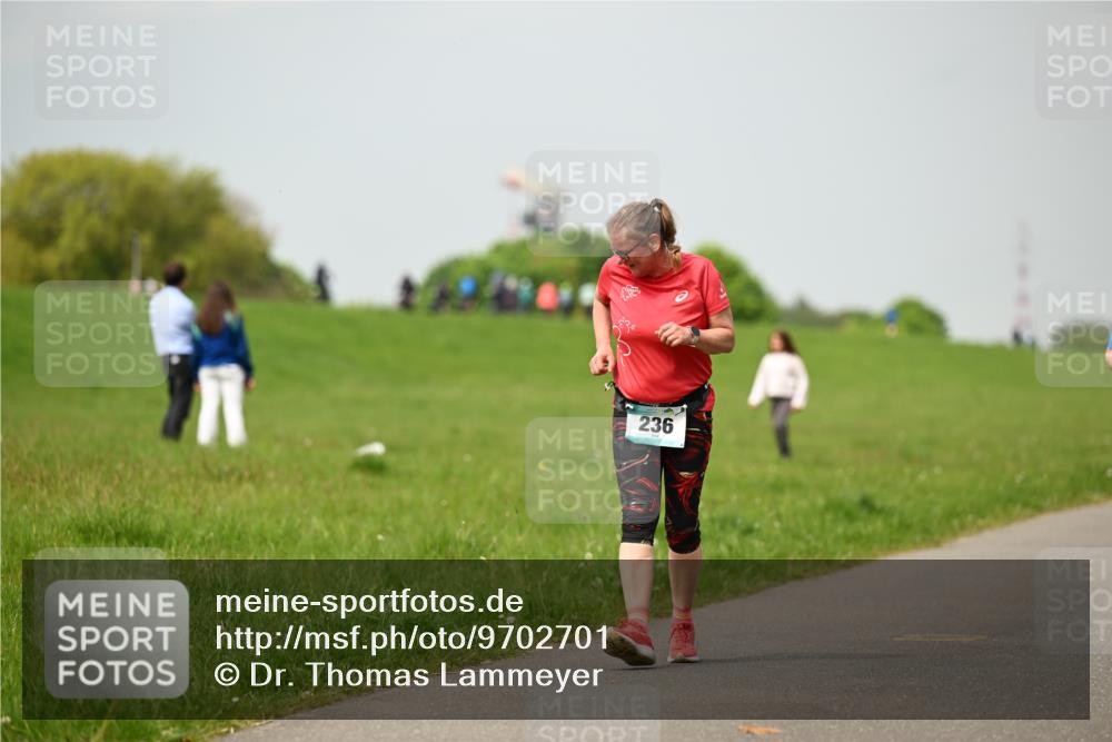 10.05.2026 - 8. Wedeler Halbmarathon Dr. Thomas Lammeyer http://msf.ph/oto/9702701 10.05.2026 11:48:23 Laufen 236 meine-sportfotos.de