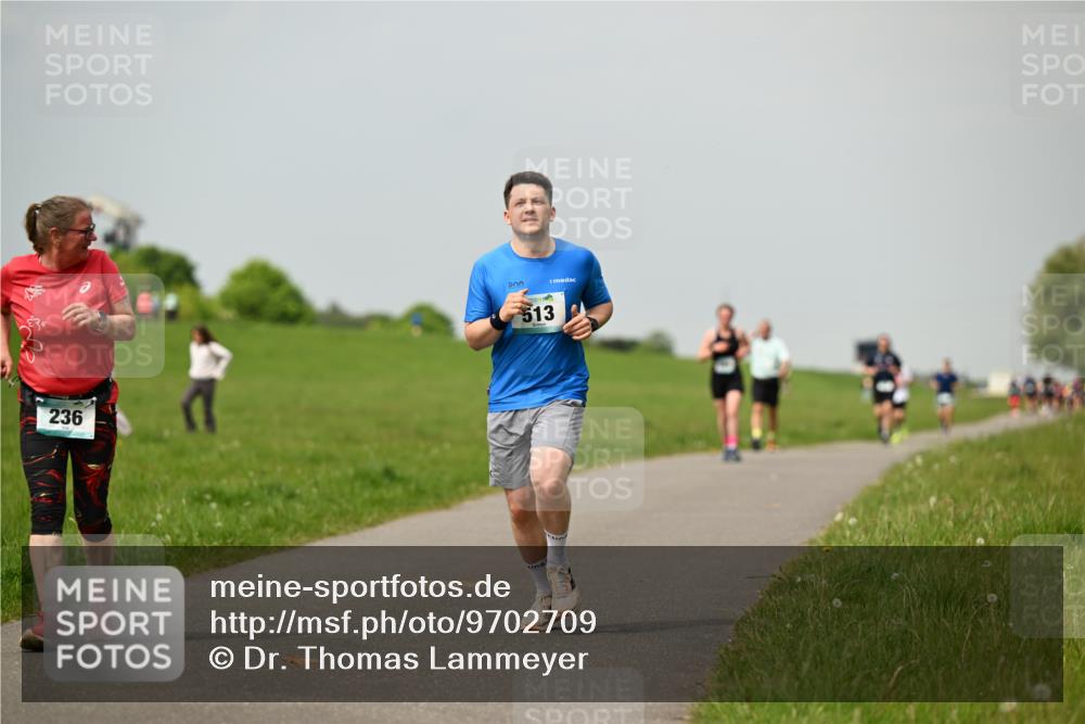 10.05.2026 - 8. Wedeler Halbmarathon Dr. Thomas Lammeyer http://msf.ph/oto/9702709 10.05.2026 11:48:25 Laufen 236, 513 meine-sportfotos.de