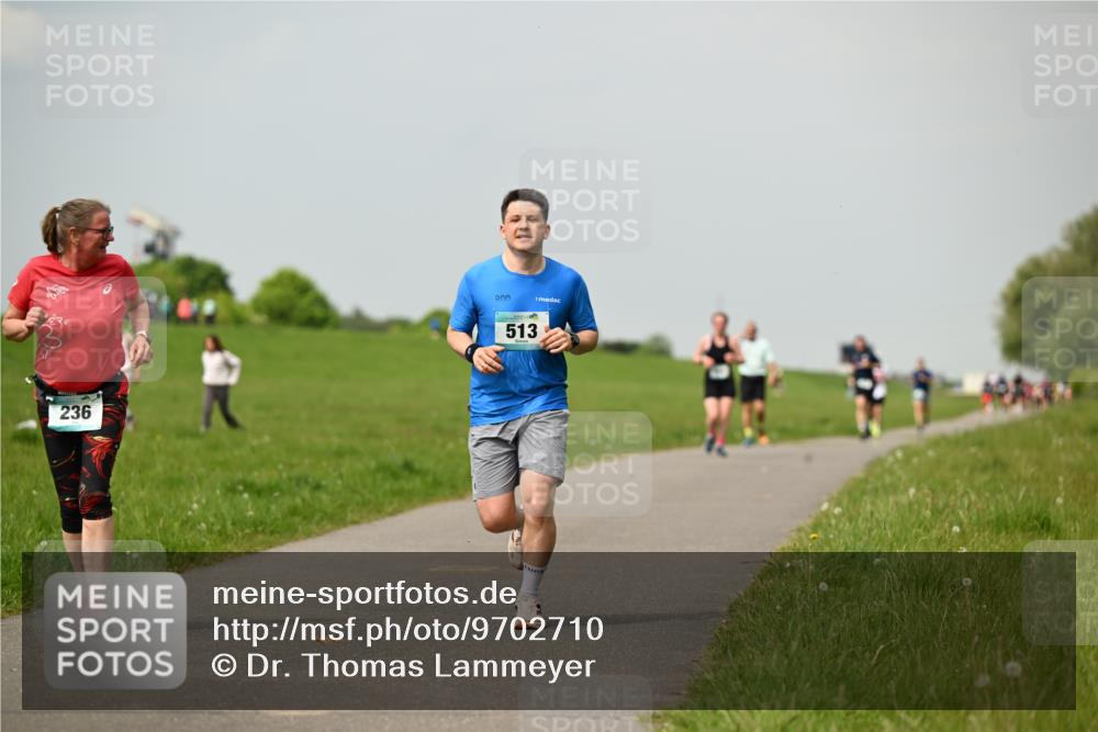 10.05.2026 - 8. Wedeler Halbmarathon Dr. Thomas Lammeyer http://msf.ph/oto/9702710 10.05.2026 11:48:25 Laufen 236, 513 meine-sportfotos.de