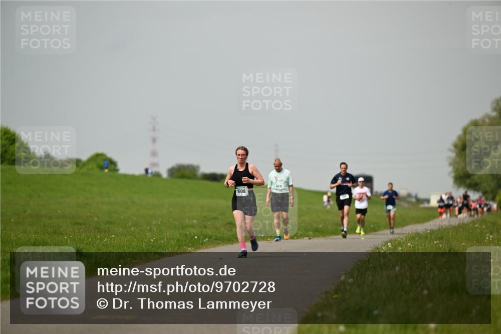 10.05.2026 - 8. Wedeler Halbmarathon Dr. Thomas Lammeyer http://msf.ph/oto/9702728 10.05.2026 11:48:28 Laufen 608 meine-sportfotos.de