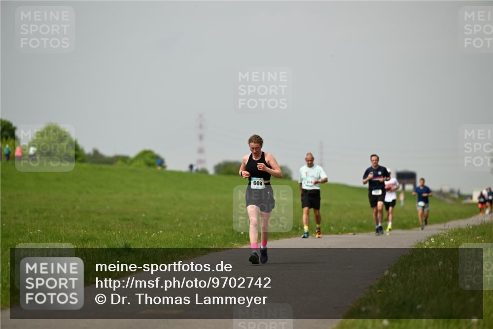 10.05.2026 - 8. Wedeler Halbmarathon Dr. Thomas Lammeyer http://msf.ph/oto/9702742 10.05.2026 11:48:30 Laufen 608 meine-sportfotos.de