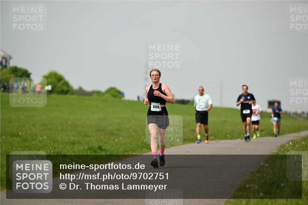 10.05.2026 - 8. Wedeler Halbmarathon Dr. Thomas Lammeyer http://msf.ph/oto/9702751 10.05.2026 11:48:33 Laufen 608 meine-sportfotos.de