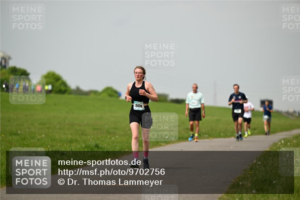 10.05.2026 - 8. Wedeler Halbmarathon Dr. Thomas Lammeyer http://msf.ph/oto/9702756 10.05.2026 11:48:33 Laufen 608 meine-sportfotos.de
