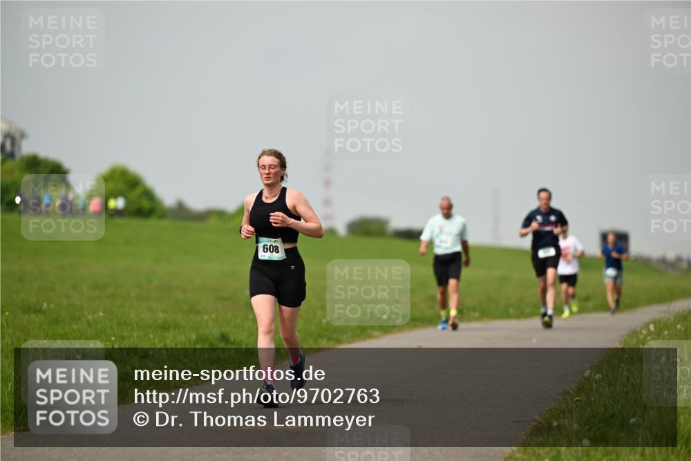 10.05.2026 - 8. Wedeler Halbmarathon Dr. Thomas Lammeyer http://msf.ph/oto/9702763 10.05.2026 11:48:34 Laufen 608 meine-sportfotos.de