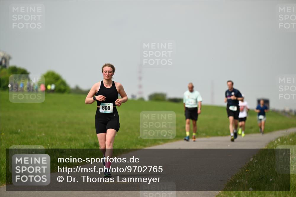 10.05.2026 - 8. Wedeler Halbmarathon Dr. Thomas Lammeyer http://msf.ph/oto/9702765 10.05.2026 11:48:34 Laufen 809 meine-sportfotos.de