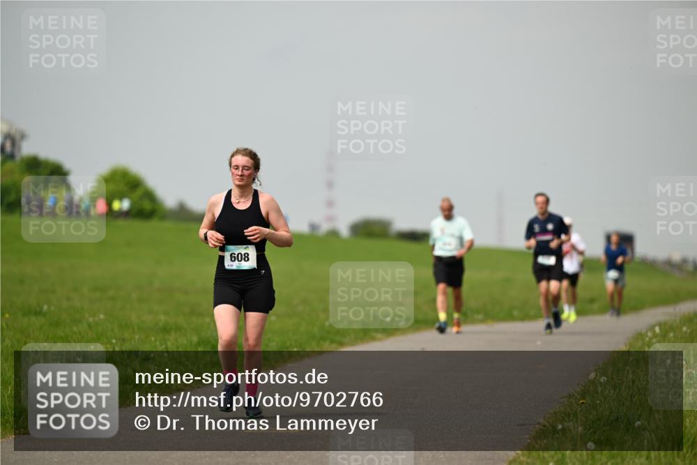 10.05.2026 - 8. Wedeler Halbmarathon Dr. Thomas Lammeyer http://msf.ph/oto/9702766 10.05.2026 11:48:35 Laufen 608 meine-sportfotos.de