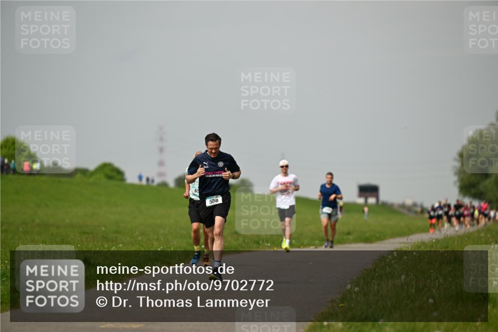 10.05.2026 - 8. Wedeler Halbmarathon Dr. Thomas Lammeyer http://msf.ph/oto/9702772 10.05.2026 11:48:40 Laufen 588 meine-sportfotos.de