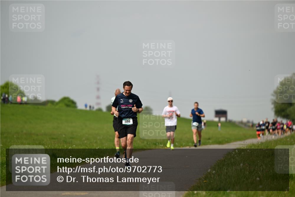10.05.2026 - 8. Wedeler Halbmarathon Dr. Thomas Lammeyer http://msf.ph/oto/9702773 10.05.2026 11:48:40 Laufen 588 meine-sportfotos.de