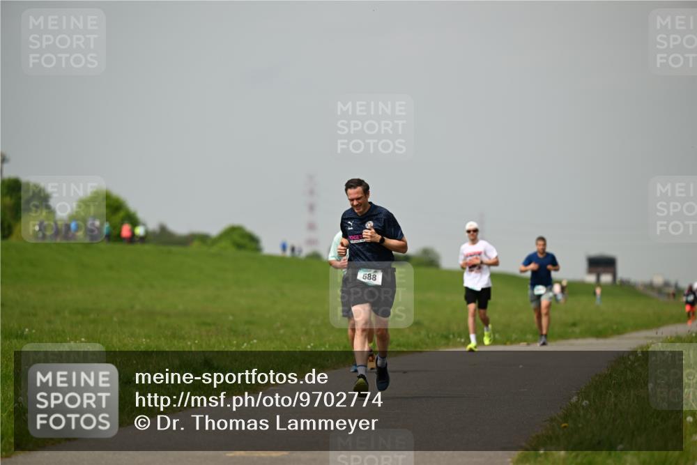10.05.2026 - 8. Wedeler Halbmarathon Dr. Thomas Lammeyer http://msf.ph/oto/9702774 10.05.2026 11:48:40 Laufen 588 meine-sportfotos.de