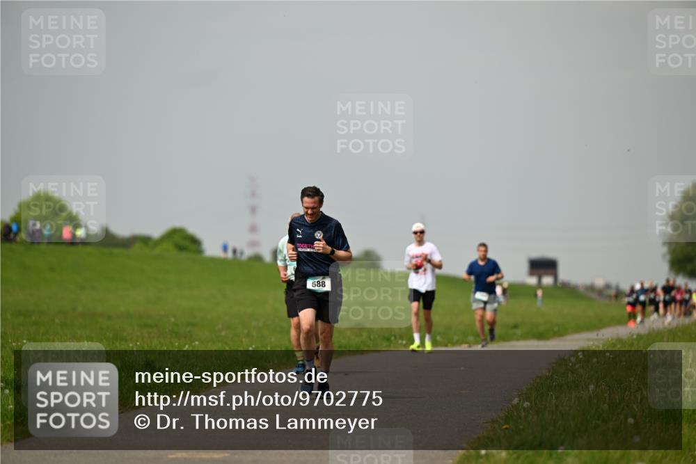 10.05.2026 - 8. Wedeler Halbmarathon Dr. Thomas Lammeyer http://msf.ph/oto/9702775 10.05.2026 11:48:40 Laufen 588 meine-sportfotos.de