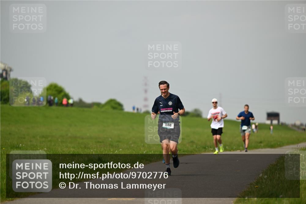 10.05.2026 - 8. Wedeler Halbmarathon Dr. Thomas Lammeyer http://msf.ph/oto/9702776 10.05.2026 11:48:40 Laufen 588 meine-sportfotos.de