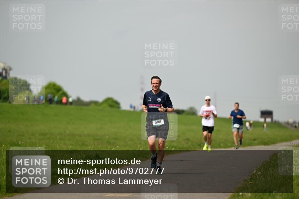 10.05.2026 - 8. Wedeler Halbmarathon Dr. Thomas Lammeyer http://msf.ph/oto/9702777 10.05.2026 11:48:41 Laufen 588 meine-sportfotos.de