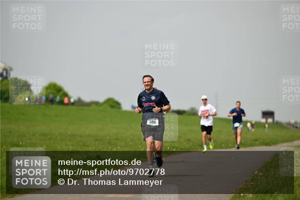 10.05.2026 - 8. Wedeler Halbmarathon Dr. Thomas Lammeyer http://msf.ph/oto/9702778 10.05.2026 11:48:41 Laufen 588 meine-sportfotos.de