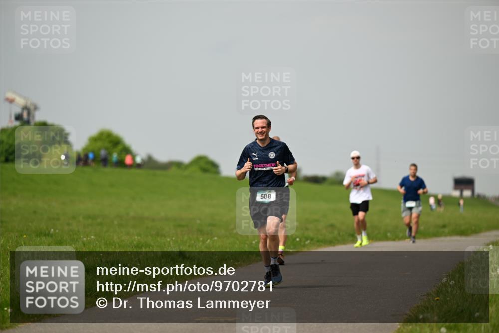 10.05.2026 - 8. Wedeler Halbmarathon Dr. Thomas Lammeyer http://msf.ph/oto/9702781 10.05.2026 11:48:41 Laufen 588 meine-sportfotos.de