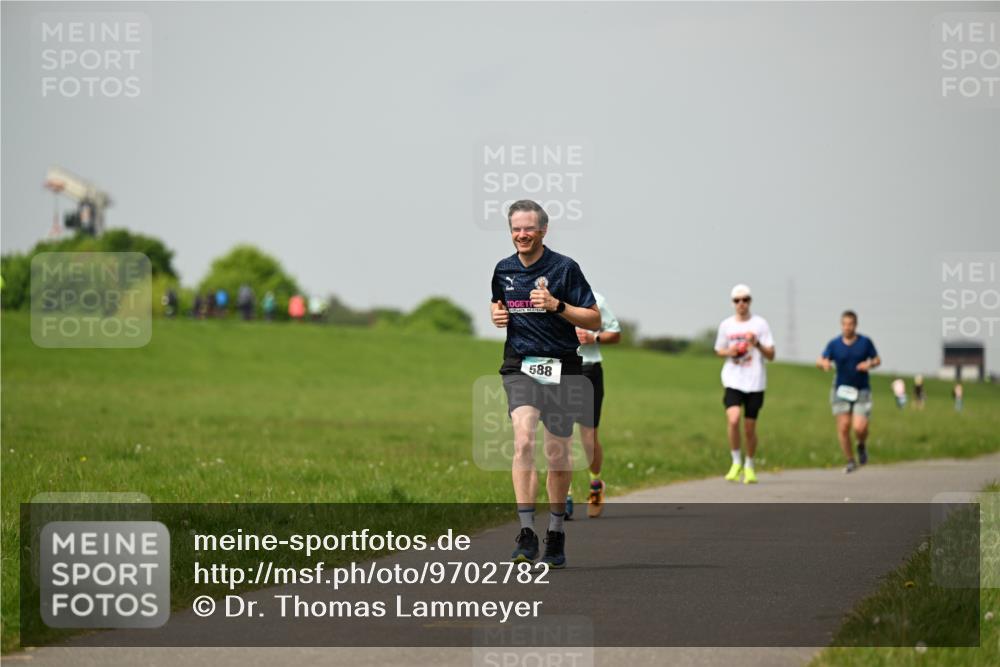 10.05.2026 - 8. Wedeler Halbmarathon Dr. Thomas Lammeyer http://msf.ph/oto/9702782 10.05.2026 11:48:41 Laufen 588 meine-sportfotos.de
