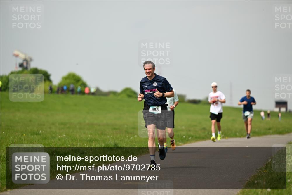10.05.2026 - 8. Wedeler Halbmarathon Dr. Thomas Lammeyer http://msf.ph/oto/9702785 10.05.2026 11:48:41 Laufen 588 meine-sportfotos.de