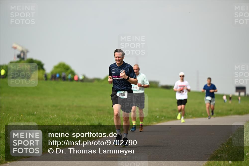 10.05.2026 - 8. Wedeler Halbmarathon Dr. Thomas Lammeyer http://msf.ph/oto/9702790 10.05.2026 11:48:42 Laufen 588 meine-sportfotos.de