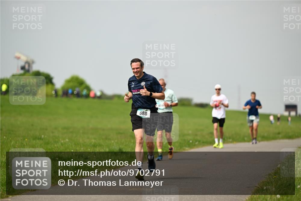 10.05.2026 - 8. Wedeler Halbmarathon Dr. Thomas Lammeyer http://msf.ph/oto/9702791 10.05.2026 11:48:42 Laufen 588, 659 meine-sportfotos.de