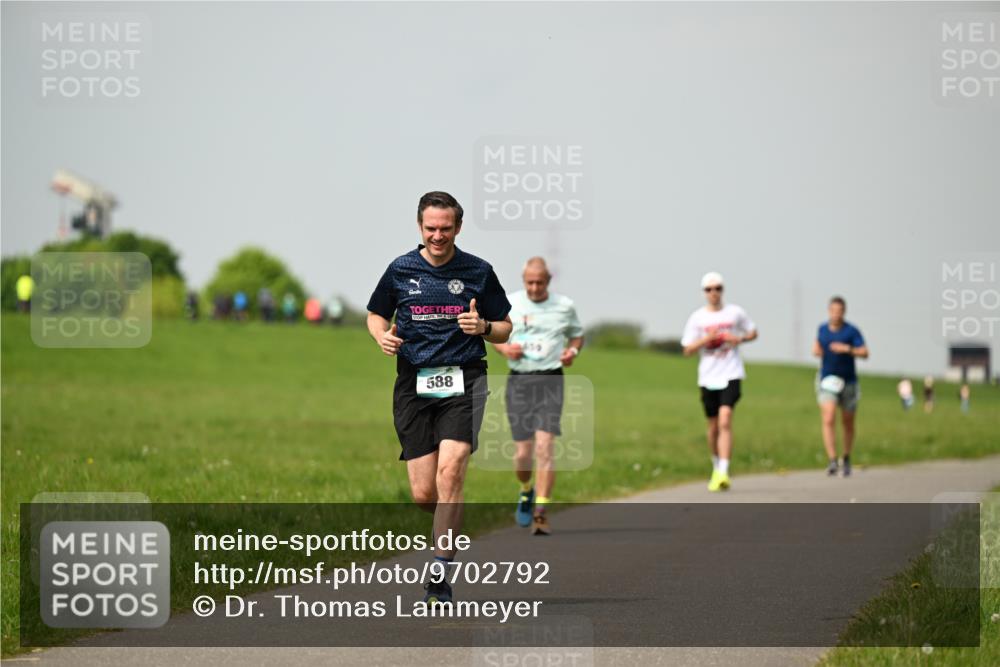 10.05.2026 - 8. Wedeler Halbmarathon Dr. Thomas Lammeyer http://msf.ph/oto/9702792 10.05.2026 11:48:43 Laufen 588 meine-sportfotos.de