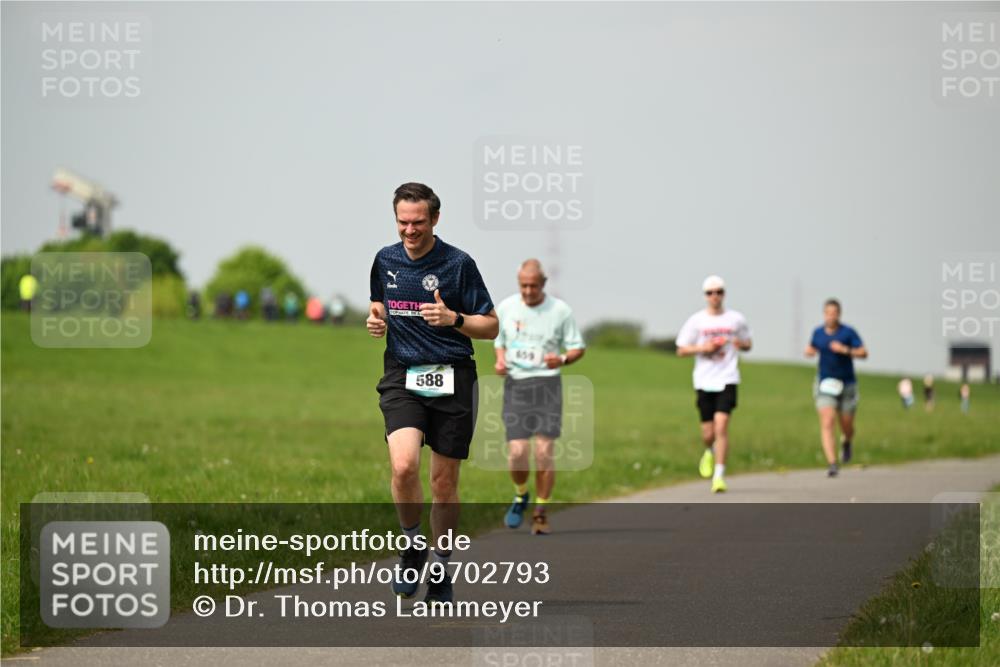 10.05.2026 - 8. Wedeler Halbmarathon Dr. Thomas Lammeyer http://msf.ph/oto/9702793 10.05.2026 11:48:43 Laufen 588, 659 meine-sportfotos.de