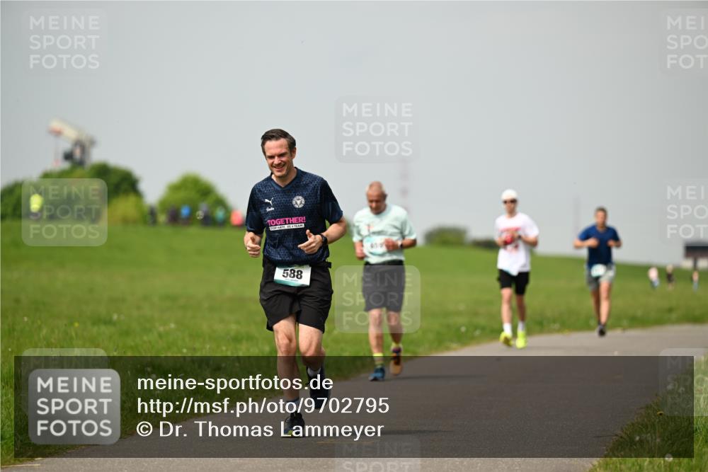 10.05.2026 - 8. Wedeler Halbmarathon Dr. Thomas Lammeyer http://msf.ph/oto/9702795 10.05.2026 11:48:43 Laufen 588 meine-sportfotos.de