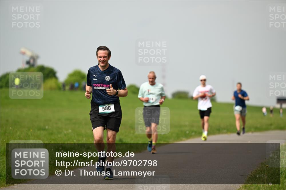 10.05.2026 - 8. Wedeler Halbmarathon Dr. Thomas Lammeyer http://msf.ph/oto/9702798 10.05.2026 11:48:43 Laufen 588, 776 meine-sportfotos.de