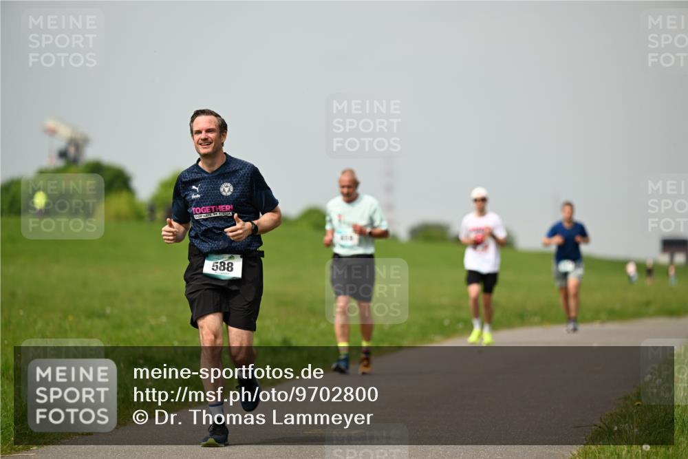 10.05.2026 - 8. Wedeler Halbmarathon Dr. Thomas Lammeyer http://msf.ph/oto/9702800 10.05.2026 11:48:44 Laufen 588 meine-sportfotos.de