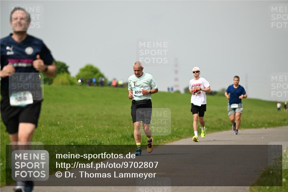 10.05.2026 - 8. Wedeler Halbmarathon Dr. Thomas Lammeyer http://msf.ph/oto/9702807 10.05.2026 11:48:45 Laufen 568, 659 meine-sportfotos.de