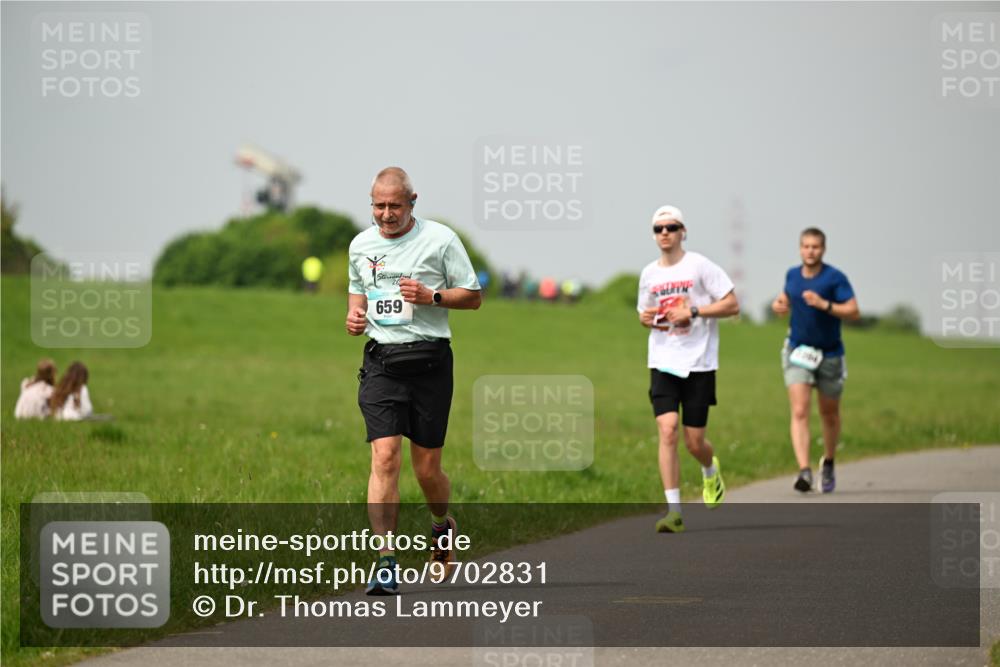 10.05.2026 - 8. Wedeler Halbmarathon Dr. Thomas Lammeyer http://msf.ph/oto/9702831 10.05.2026 11:48:48 Laufen 659 meine-sportfotos.de